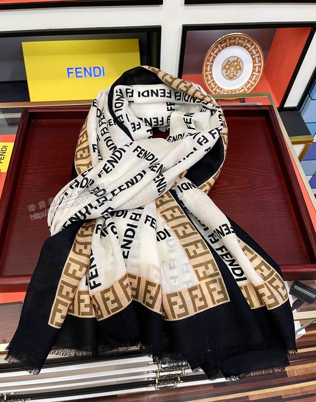 FENDI百搭款女士印花長巾 芬迪2021最新款頂級羊絨圍巾  mmj1554